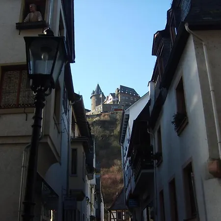 Mit Balkon Und Rheinblick